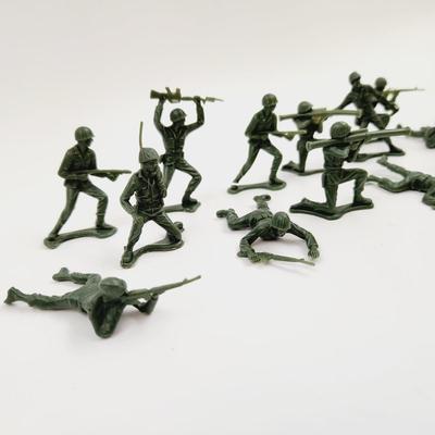VINTAGE MILITARY PLASTIC FIGURINES BUNDLE #3
