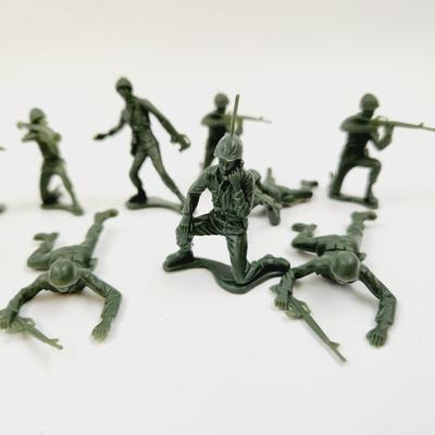 VINTAGE MILITARY PLASTIC FIGURINES BUNDLE #3