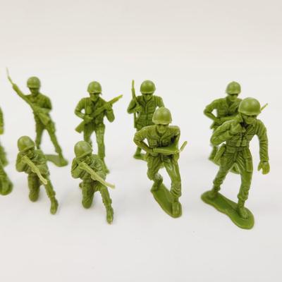 VINTAGE MILITARY PLASTIC BUNDLE #4