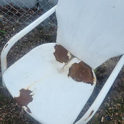 VINTAGE METAL LAWN CHAIR