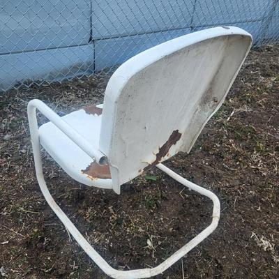 VINTAGE METAL LAWN CHAIR