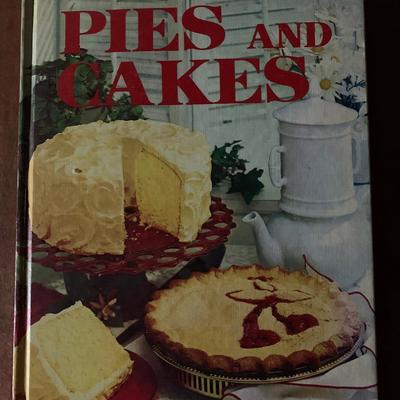 Better Homes and Gardens Pies & Cakes Cookbook