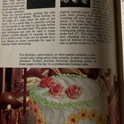 Better Homes and Gardens Pies & Cakes Cookbook