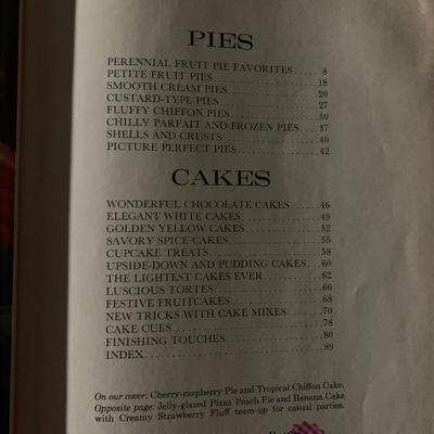 Better Homes and Gardens Pies & Cakes Cookbook