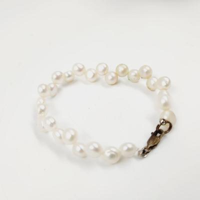 MOTHER OF PEARL HANDCRAFTED CLASP BRACELET
