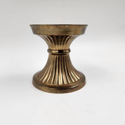 FANTASTIC BRASS RIBBED CANDLE STICKS