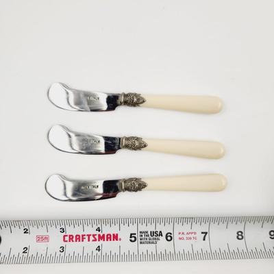 ITALIAN BUTTER SPREADERS KNIVES NAPOLEON IVORY COLORED HANDLES