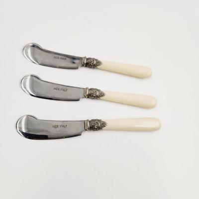 ITALIAN BUTTER SPREADERS KNIVES NAPOLEON IVORY COLORED HANDLES
