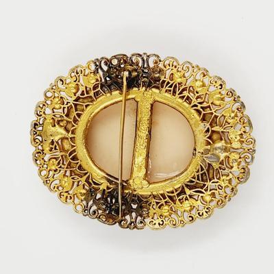 ANTIQUE GOLD TONED CAMEO BROOCH