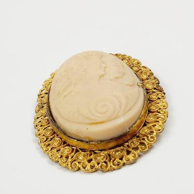 ANTIQUE GOLD TONED CAMEO BROOCH