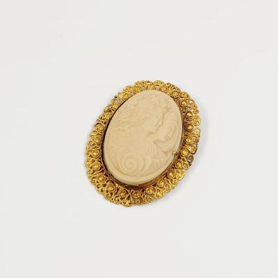 ANTIQUE GOLD TONED CAMEO BROOCH