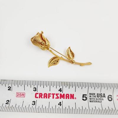 DETAILED GOLD TONED ROSE PIN