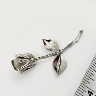 DETAILED SILVER TONED ROSE PIN