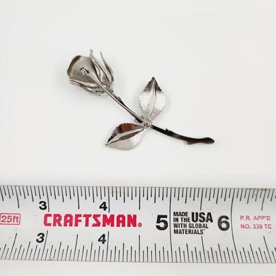 DETAILED SILVER TONED ROSE PIN