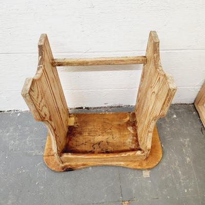 CUTE WOODEN SIDE TABLE OR BENCH?