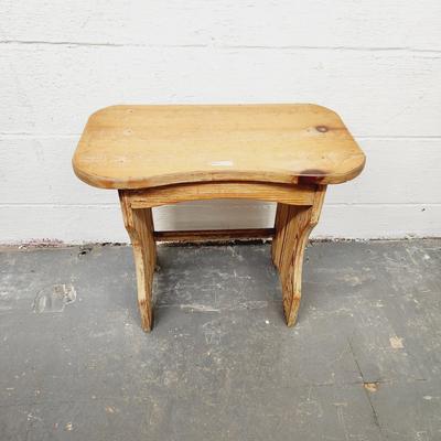 CUTE WOODEN SIDE TABLE OR BENCH?