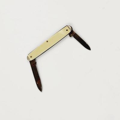 VINTAGE MOTHER OF PEARL HANDLE DOUBLE POCKET KNIFE