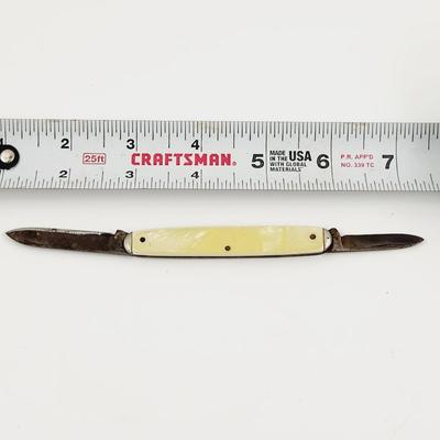VINTAGE MOTHER OF PEARL HANDLE DOUBLE POCKET KNIFE