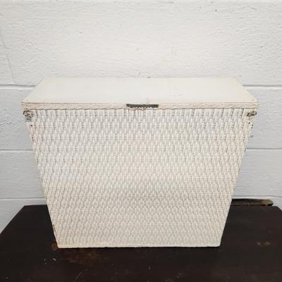 VINTAGE WHITE WICKER DISPLAY SHELF