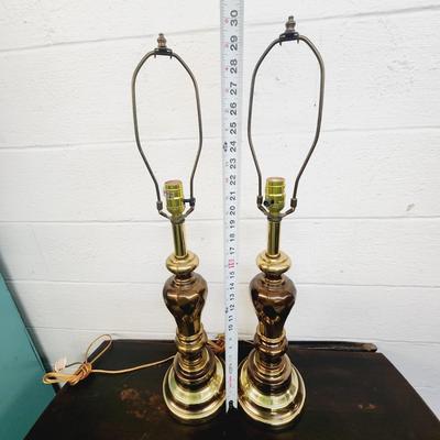 MID-CENTURY SWIRLED BRASS MATCHING LAMPS