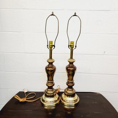 MID-CENTURY SWIRLED BRASS MATCHING LAMPS