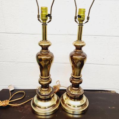 MID-CENTURY SWIRLED BRASS MATCHING LAMPS