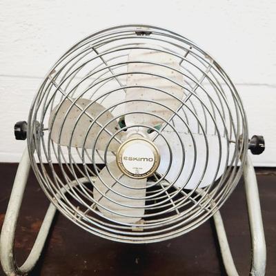 VINTAGE ESKIMO MODEL 10150 TABLE FAN