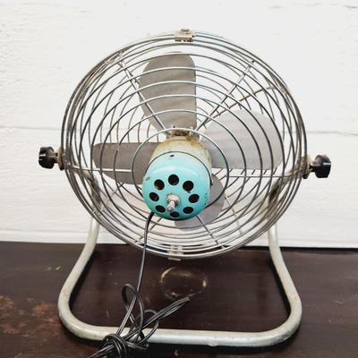 VINTAGE ESKIMO MODEL 10150 TABLE FAN
