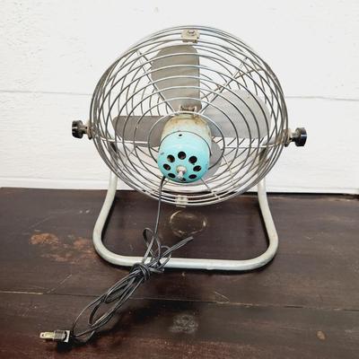 VINTAGE ESKIMO MODEL 10150 TABLE FAN