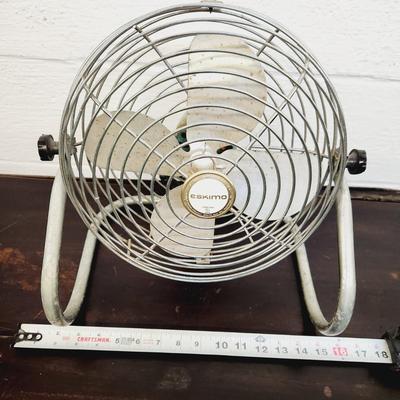 VINTAGE ESKIMO MODEL 10150 TABLE FAN