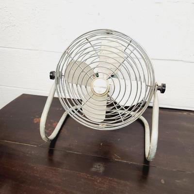VINTAGE ESKIMO MODEL 10150 TABLE FAN