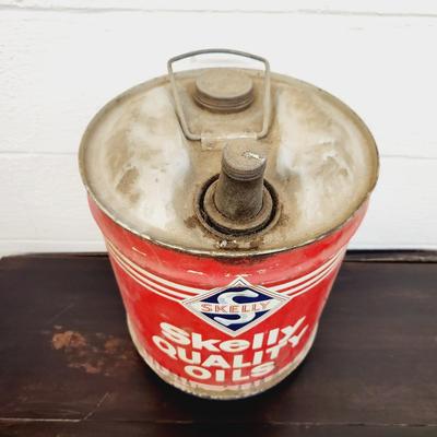 VINTAGE SKELLY QUALITY 5 GALLON CONTAINER