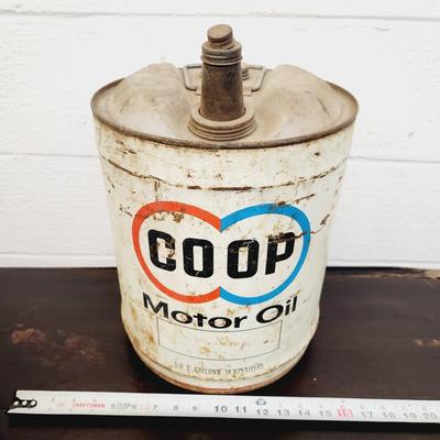 VINTAGE COOP METAL MOTOR OIL CONTAINER