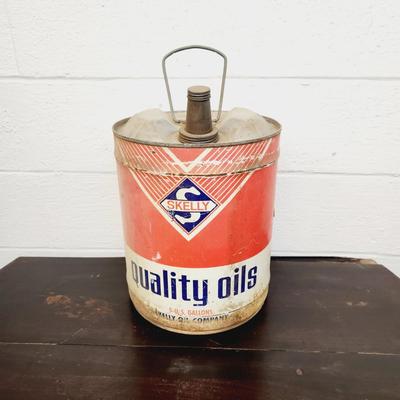 VINTAGE SKELLY QUALITY OIL 5 GALLON METAL CAN