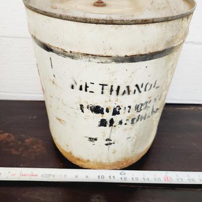 VINTAGE SKELLY QUALITY OIL 5 GALLON METAL CAN