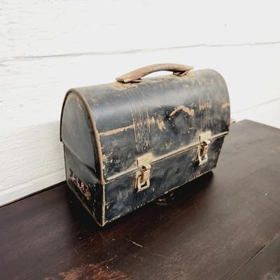 VINTAGE METAL LUNCH BOX
