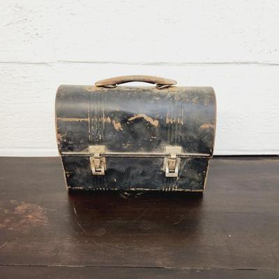 VINTAGE METAL LUNCH BOX