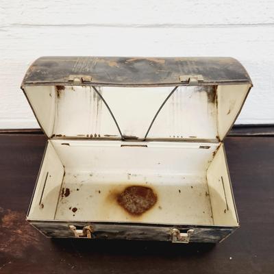 VINTAGE METAL LUNCH BOX