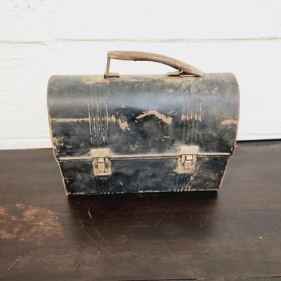 VINTAGE METAL LUNCH BOX