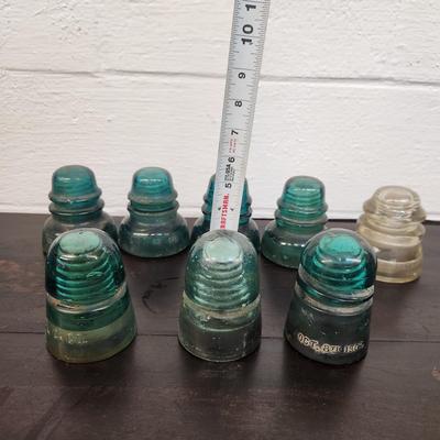 BUNDLE OF VINTAGE GLASS INSULATORS