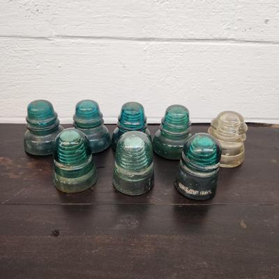 BUNDLE OF VINTAGE GLASS INSULATORS