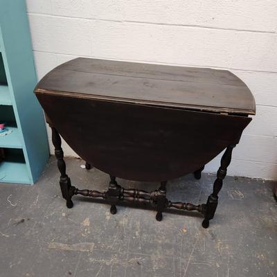 ANTIQUE SOLID WOOD DROP LEAF TABLE