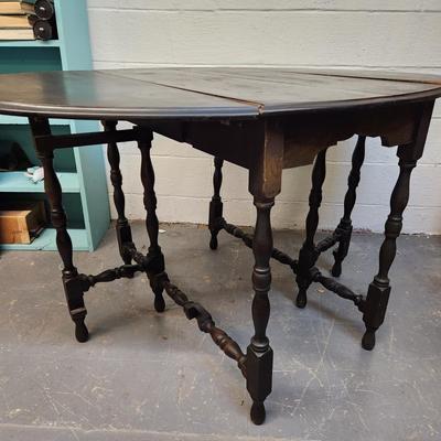 ANTIQUE SOLID WOOD DROP LEAF TABLE