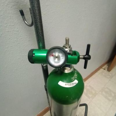 OXIGEN CYLINDER TANK WITH NEW DRIVE PORTABLE.CART