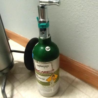 OXIGEN CYLINDER TANK WITH NEW DRIVE PORTABLE.CART