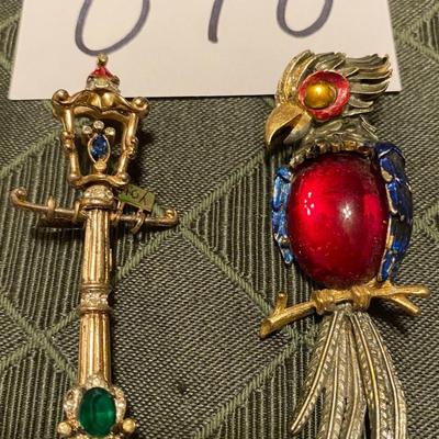 Parrot Pin