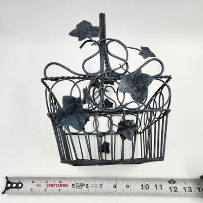 FUN WIRED METAL LEAF DESIGN BASKET