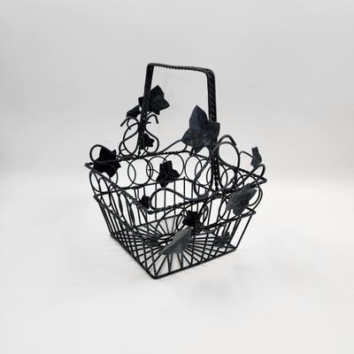 FUN WIRED METAL LEAF DESIGN BASKET