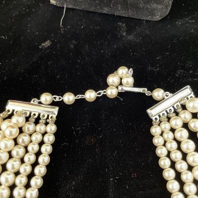 LADIES PEARL STYLE NECKLACE