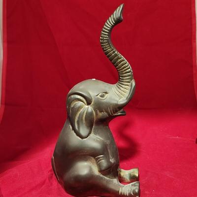 Metal elephant
